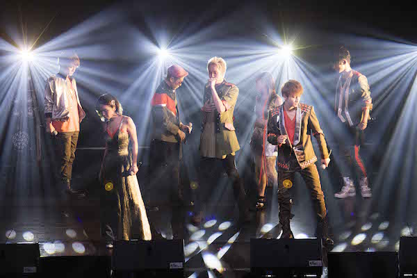 伸出拇指 讚 成一片日本人氣團體aaa台灣公演報導